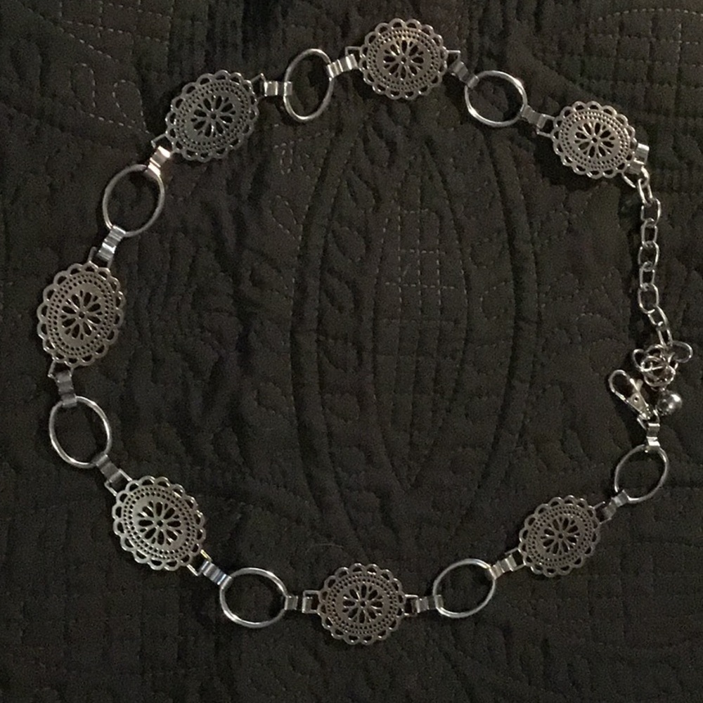 Shiny silver look belt